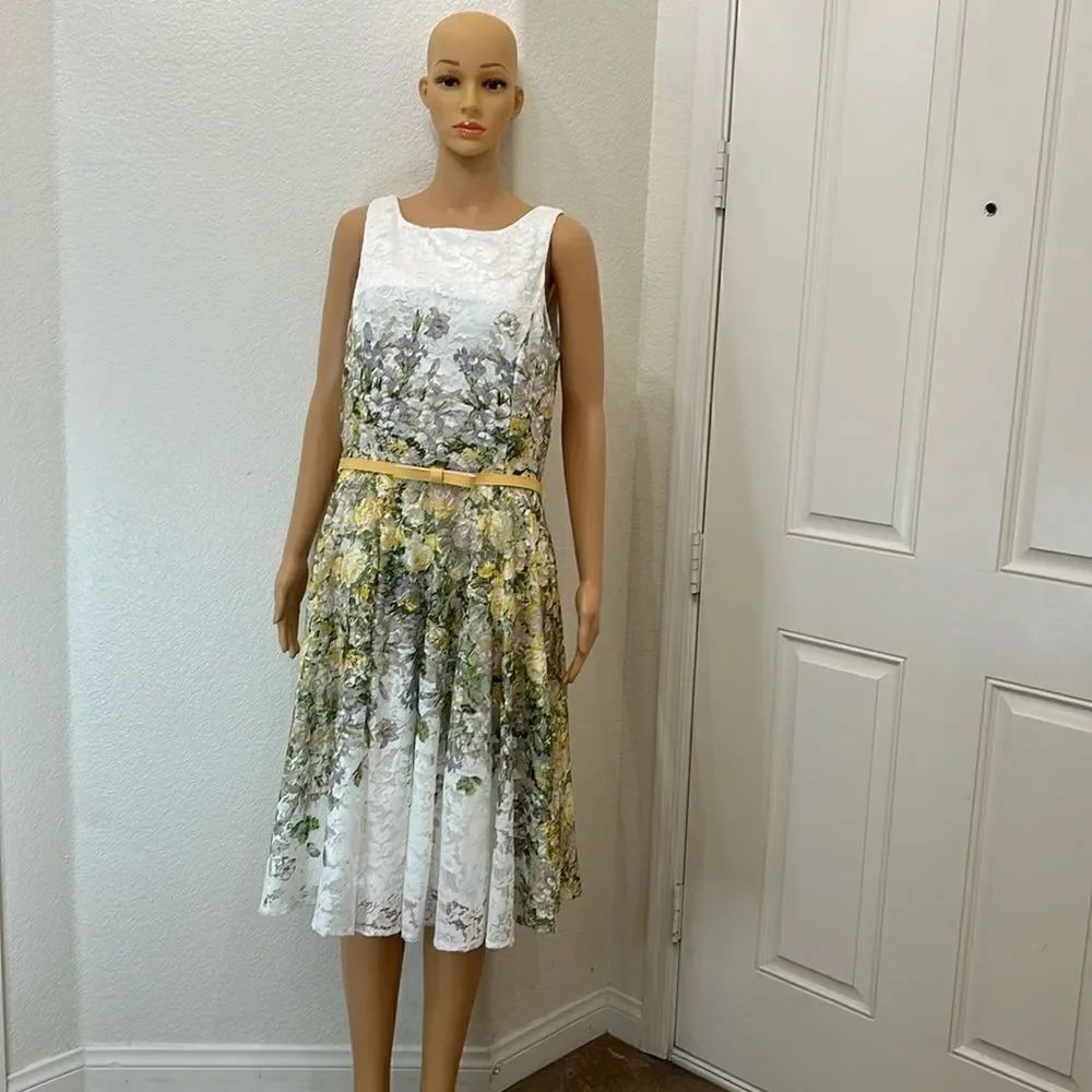 Gabby Skye Dress Size 12 White Floral Lace Scoop Neck Sleeveless Belted Lined